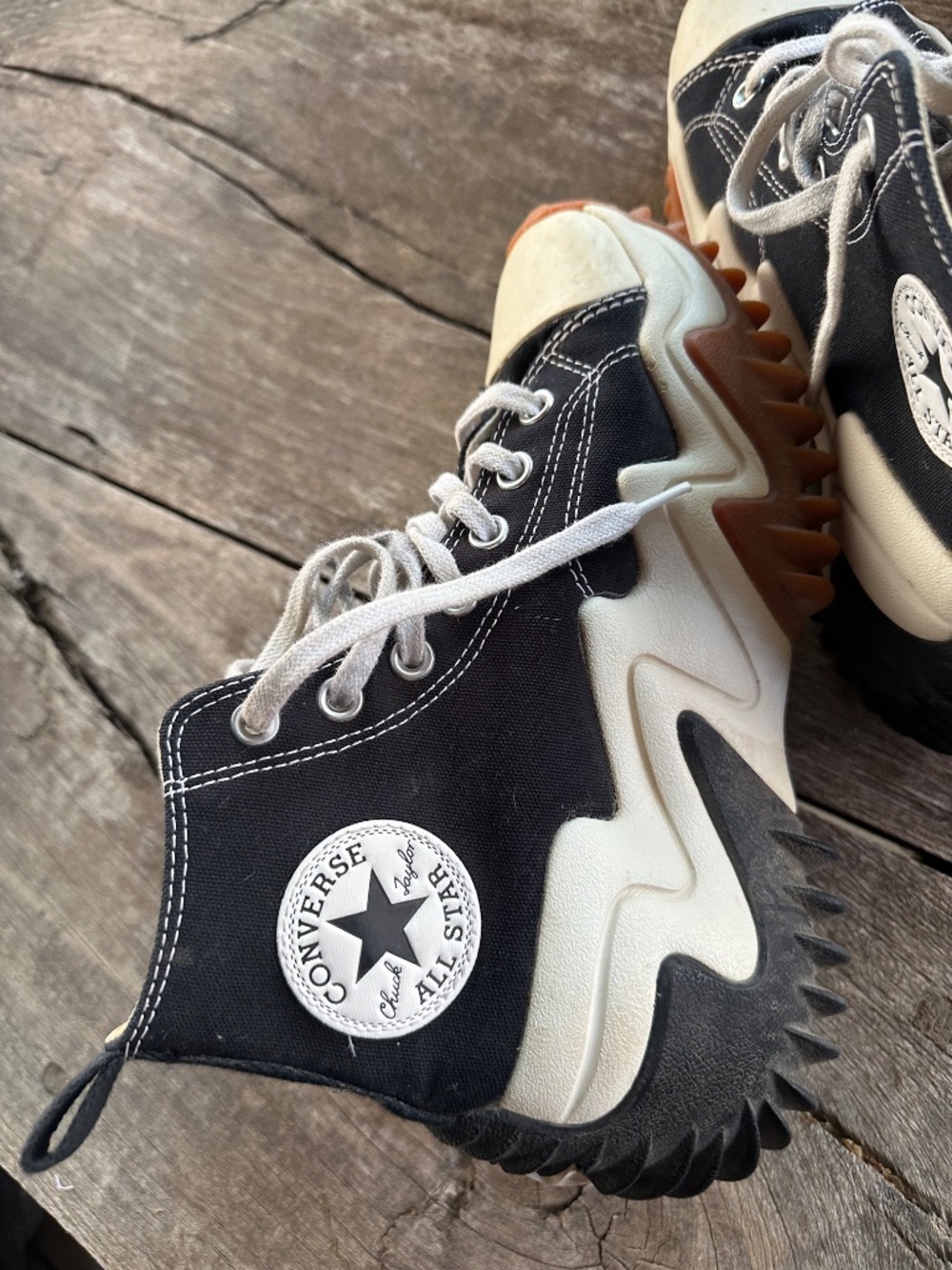 Converse Black High Top Chuck Taylor All Star Sneakers Women in Size 7.5 - Picture 2 of 7